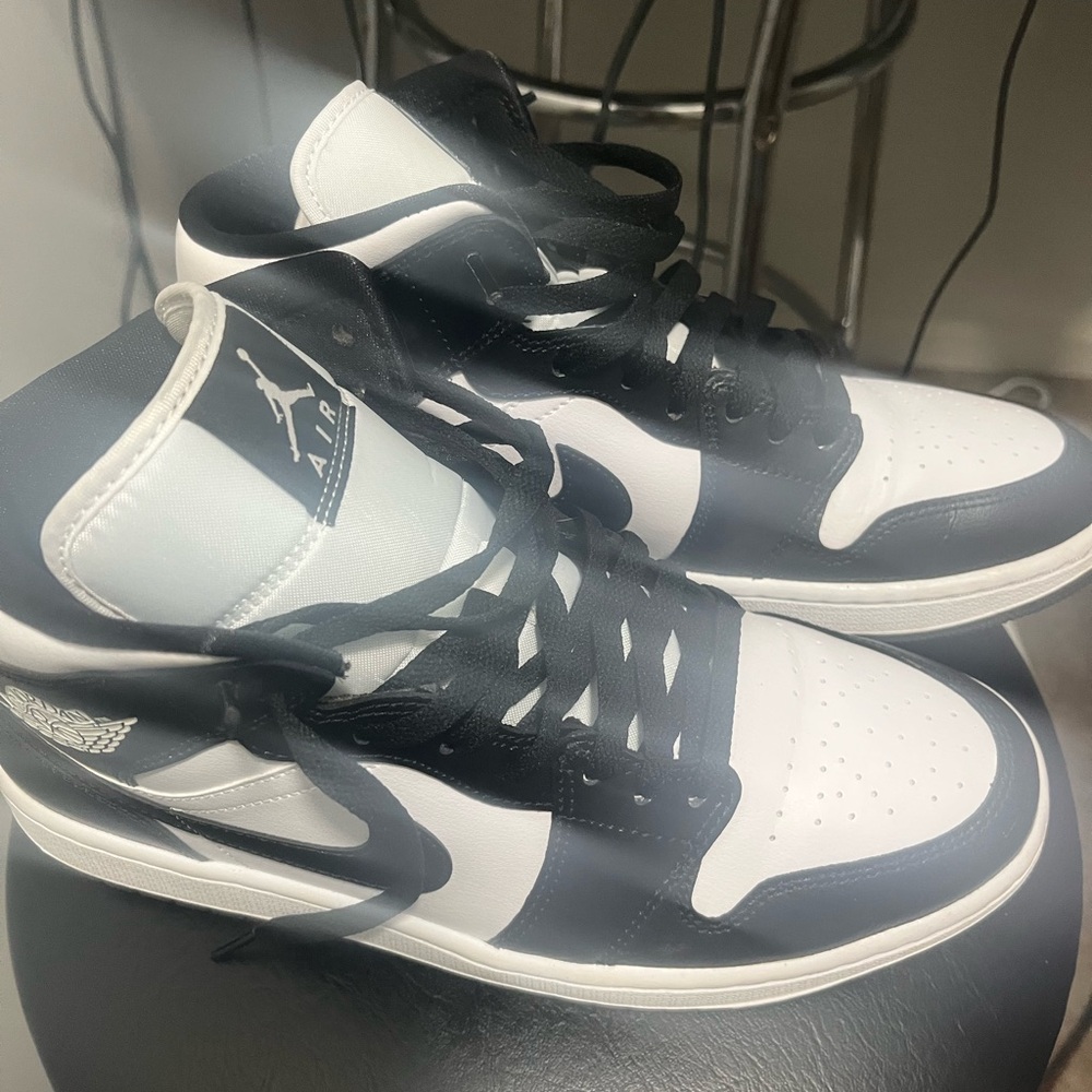 Jordan Men's Black and White Sneakers